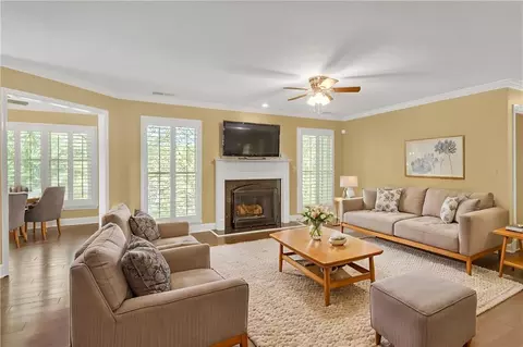 900 Camden Ct, Atlanta, GA 30327