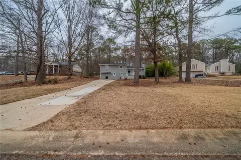 6520 Chickasaw Dr, Douglasville, GA 30135