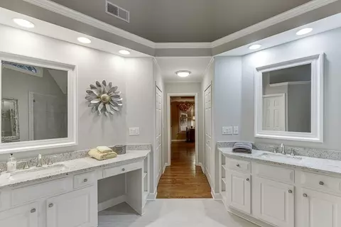 Bath - 3323 Glen Devon Ln, Berkeley Lake, GA 30096 photo 6 of 8
