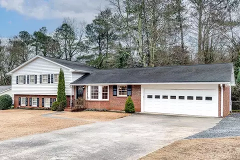 1833 Queens Way, Chamblee, GA 30341 photo 2