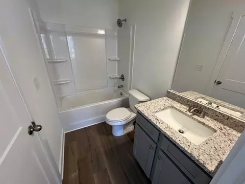 Bath - 52 River Station Dr, Monroe, GA 30656 photo 3 of 4