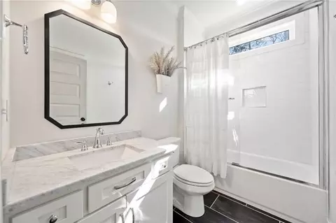 Bath - 113 Brookfield Ct SE, White, GA 30184 photo 7 of 8