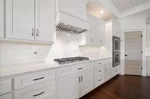 Kitchen - 113 Brookfield Ct SE, White, GA 30184 photo 5 of 8