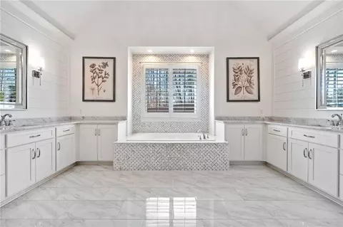 Bath - 113 Brookfield Ct SE, White, GA 30184 photo 1 of 8