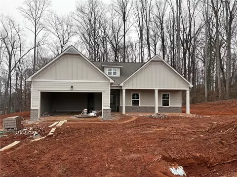 124 Mountain Creek Ln, Maysville, GA 30558