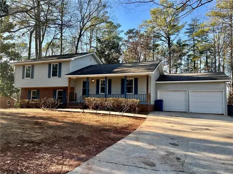 582 Rebecca St, Lawrenceville, GA 30046