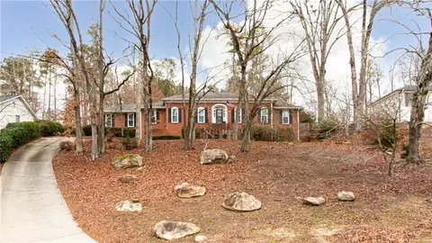 790 Oakhaven Dr, Roswell, GA 30075