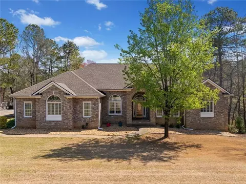 19 Spring Lake Trl NE, White, GA 30184
