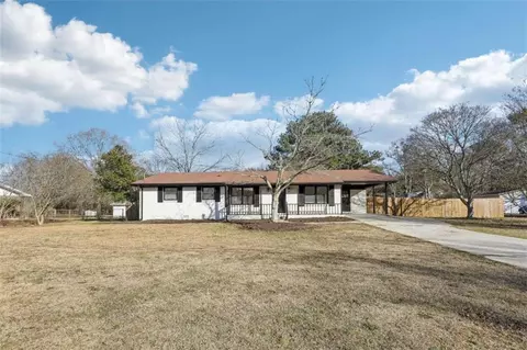 140 Lake Dr, Fayetteville, GA 30215