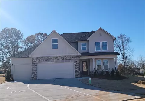 696 Grand Wehunt Dr, Hoschton, GA 30548