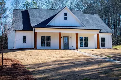 16 Edgewater Dr, Temple, GA 30179