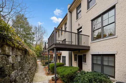 224 Knob Hills Cir, Decatur, GA 30030