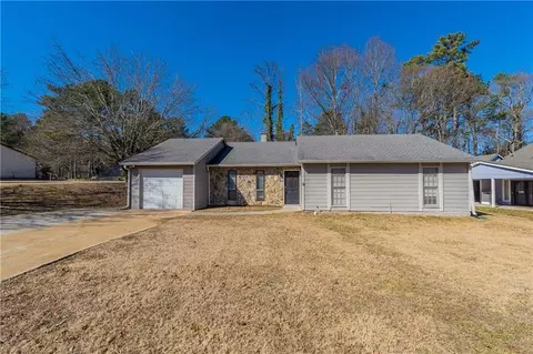 5725 Twain Dr, Ellenwood, GA 30294