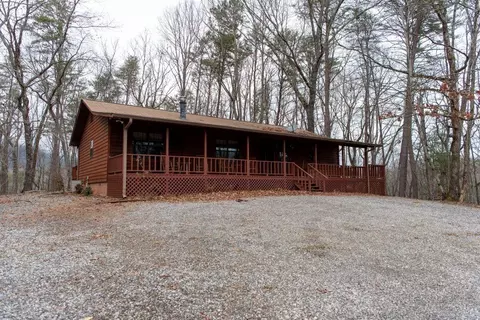 490 Skunk Hollow Rd, Cleveland, GA 30528