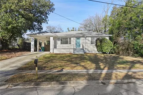 725 Burbank Cir SE, Smyrna, GA 30080