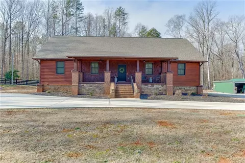 384 Beaver Creek Dr, Commerce, GA 30530