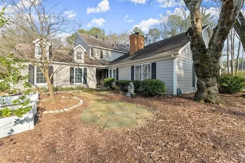 154 Great Oaks Ln, Roswell, GA 30075