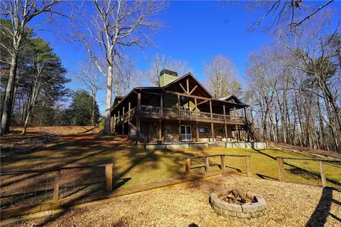 279 Penland St, Ellijay, GA 30540