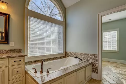 Bath - 45 Kinloch Ct, Covington, GA 30014 photo 5 of 10