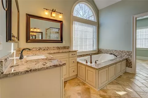 Bath - 45 Kinloch Ct, Covington, GA 30014 photo 1 of 10