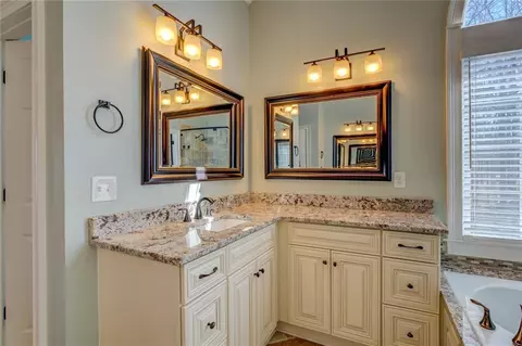 Bath - 45 Kinloch Ct, Covington, GA 30014 photo 4 of 10