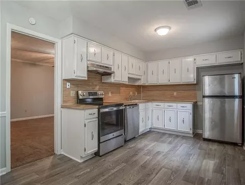 Kitchen - 107 Hearthstone Dr, Lagrange, GA 30241 photo 2 of 2