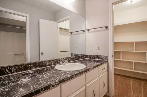 Bath - 107 Hearthstone Dr, Lagrange, GA 30241 photo 1 of 3