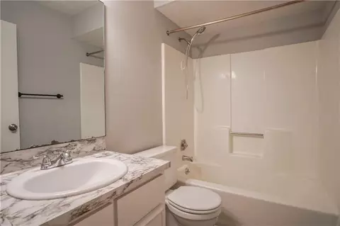 Bath - 107 Hearthstone Dr, Lagrange, GA 30241 photo 3 of 3