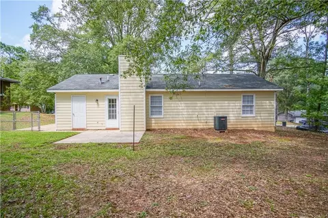 Exterior - 107 Hearthstone Dr, Lagrange, GA 30241 photo 2 of 3