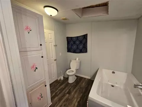 Bath - 2703 Zero O Dr, Bowman, GA 30624 photo 2 of 4