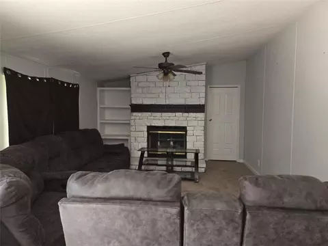 Living - 2703 Zero O Dr, Bowman, GA 30624 photo 4 of 5