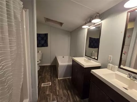 Bath - 2703 Zero O Dr, Bowman, GA 30624 photo 1 of 4