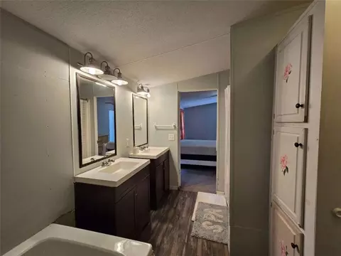 Bath - 2703 Zero O Dr, Bowman, GA 30624 photo 3 of 4