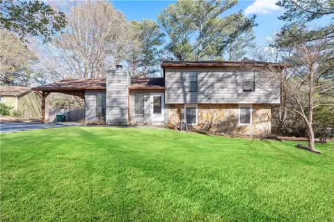 2492 Crumps Landing Cir, Snellville, GA 30039