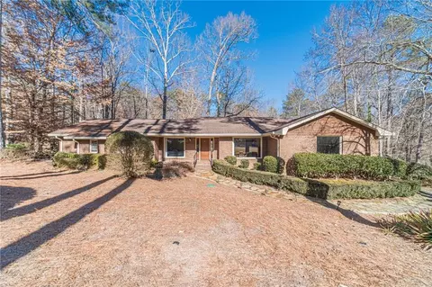 2612 Cliffview Dr, Lilburn, GA 30047