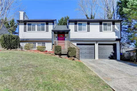 1230 Worthington Hills Dr, Roswell, GA 30076