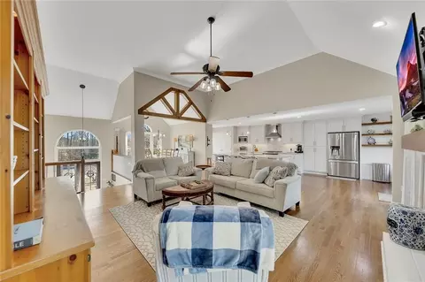 409 E Point Dr, Canton, GA 30115 photo 8