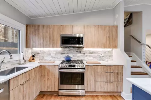 Kitchen - 1974 Ellwyn Dr, Chamblee, GA 30341 photo 3 of 7