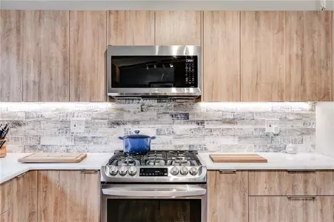 Kitchen - 1974 Ellwyn Dr, Chamblee, GA 30341 photo 5 of 7
