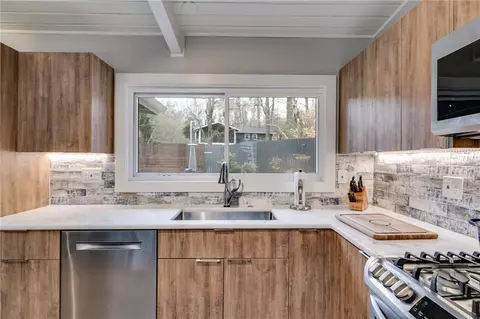 Kitchen - 1974 Ellwyn Dr, Chamblee, GA 30341 photo 2 of 7