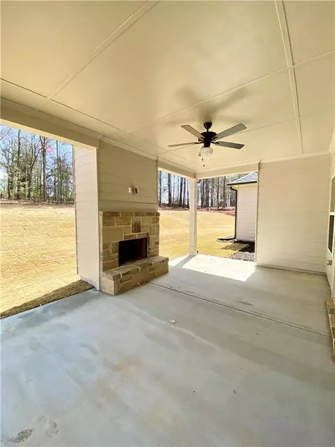 220 Meadows Dr, Bethlehem, GA 30620 photo 6