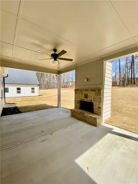 220 Meadows Dr, Bethlehem, GA 30620 photo 5