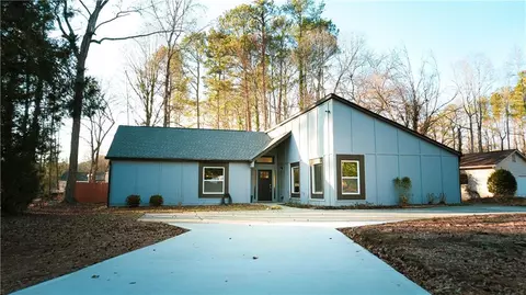 2950 Manitoba Ln, Marietta, GA 30062