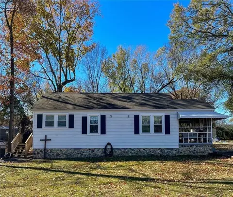 105 S Louise Ave, Calhoun, GA 30701