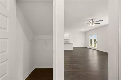 Entry Way - 185 Amberjack Trl, Covington, GA 30016 photo 4 of 9