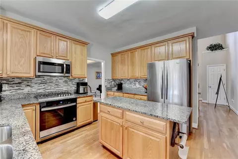 Kitchen - 3300 Oak Hampton Way, Duluth, GA 30096 photo 3 of 7