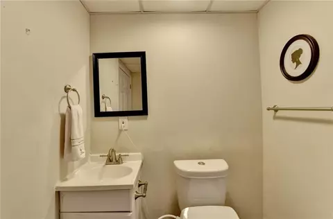 Bath - 3300 Oak Hampton Way, Duluth, GA 30096 photo 5 of 5