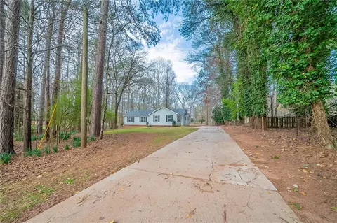 270 Merrydale Dr, Fayetteville, GA 30215