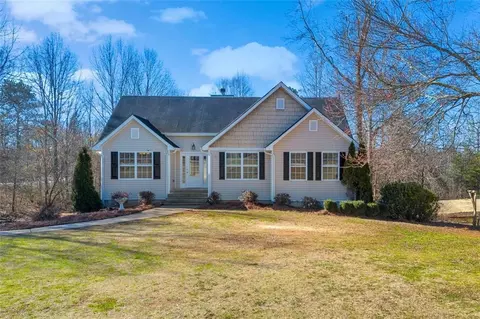31 Beacon Dr, Maysville, GA 30558