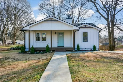 960 Sharon Cir SE, Smyrna, GA 30080